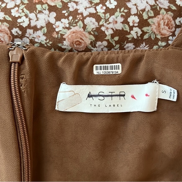 Astr the Label Lace Up Puff Sleeve Floral Midi Dress - Picture 14 of 16